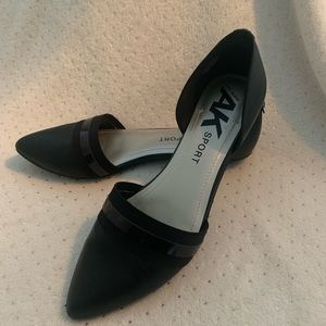 Great pair of Anne Klein Sports flats. Worn only a couple times to indoor Event